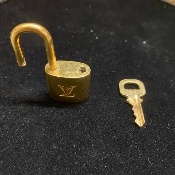 Louis Vuitton Speedy Duffle Epi Speedy 30 with 315 Louis Vuitton Lock & Key - Picture 15 of 16